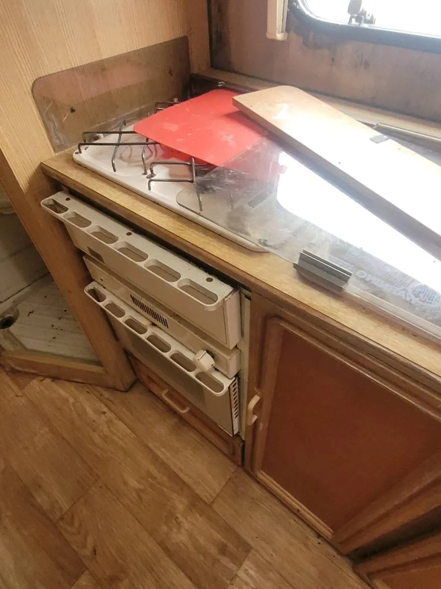 3/4 bert caravan needs TLC - Image 4
