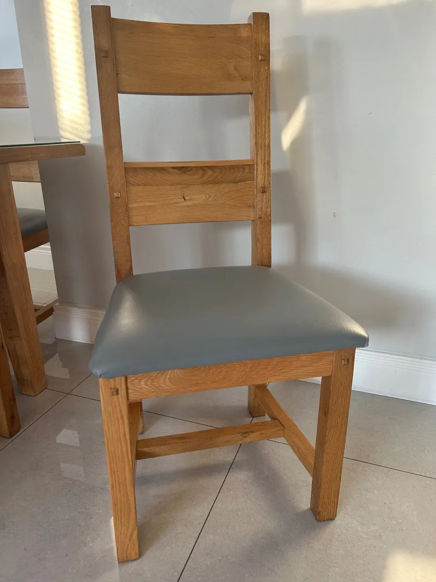 Solid Oak Table and toughened glass top - Image 3