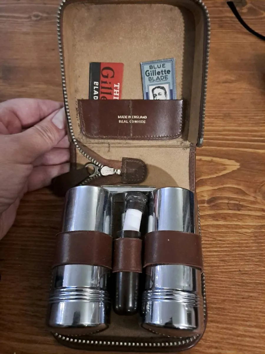 Vintage 1950s Gillette Travel Shaving Set - Image 1