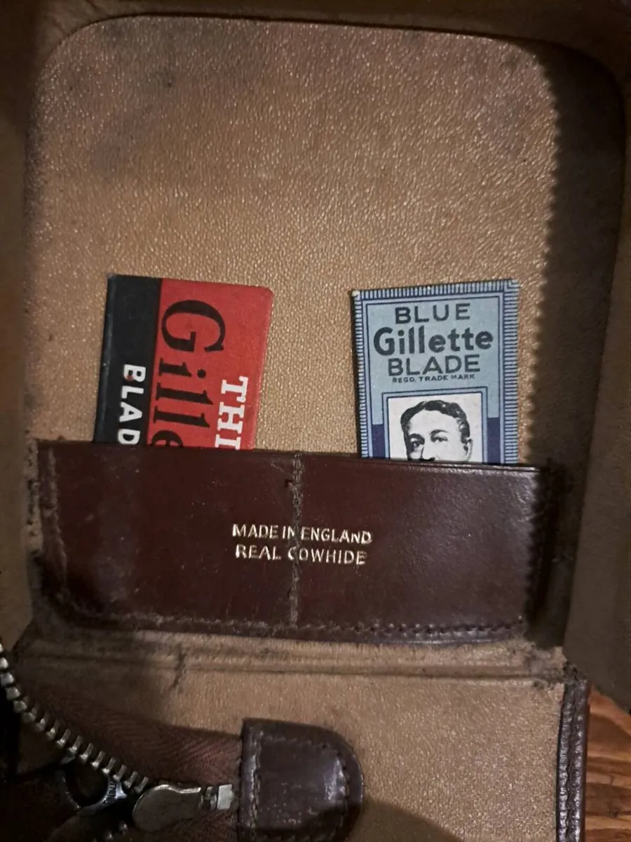 Vintage 1950s Gillette Travel Shaving Set - Image 3