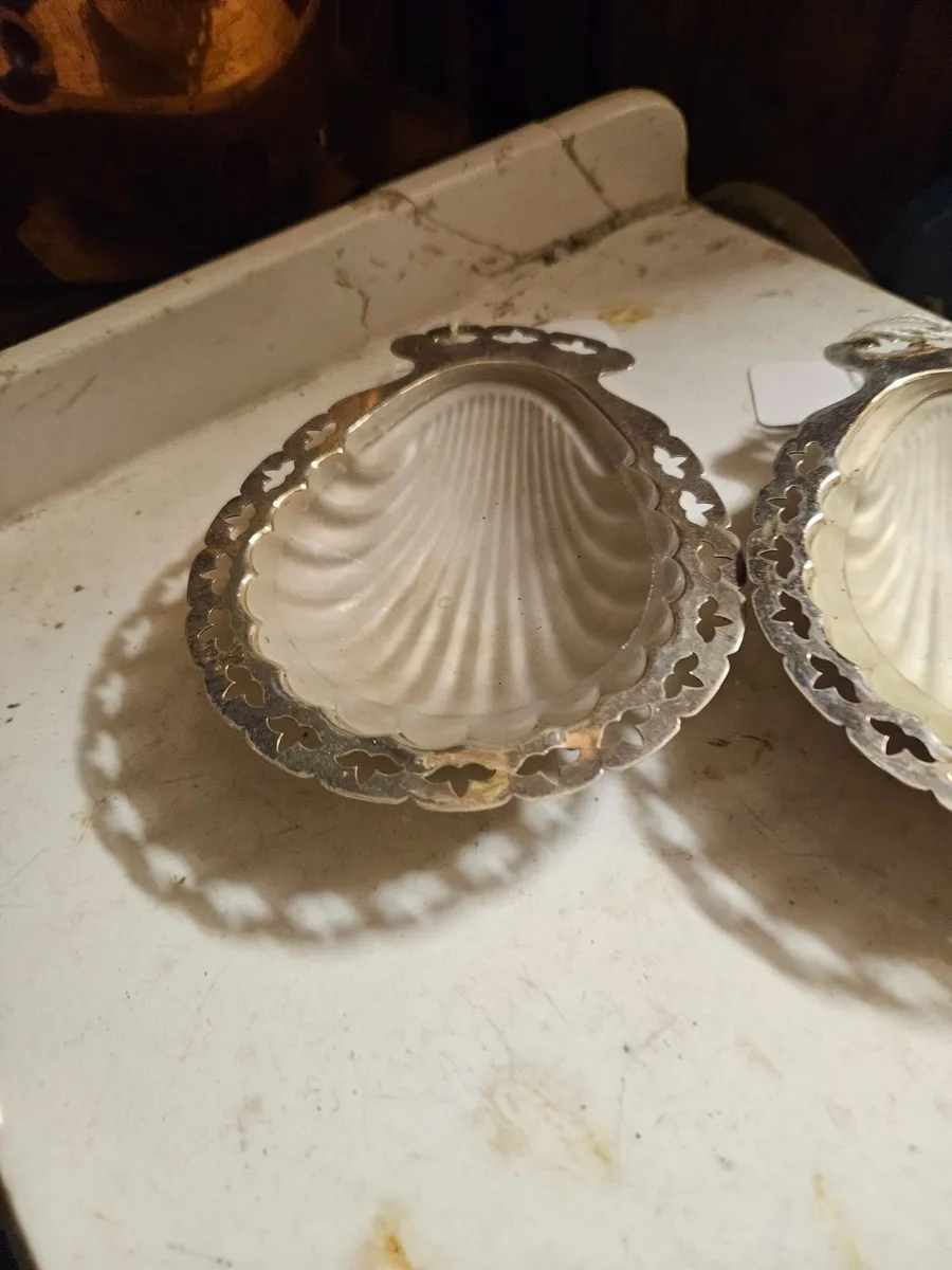 Vintage Shell Bowls with Inserts - Image 2
