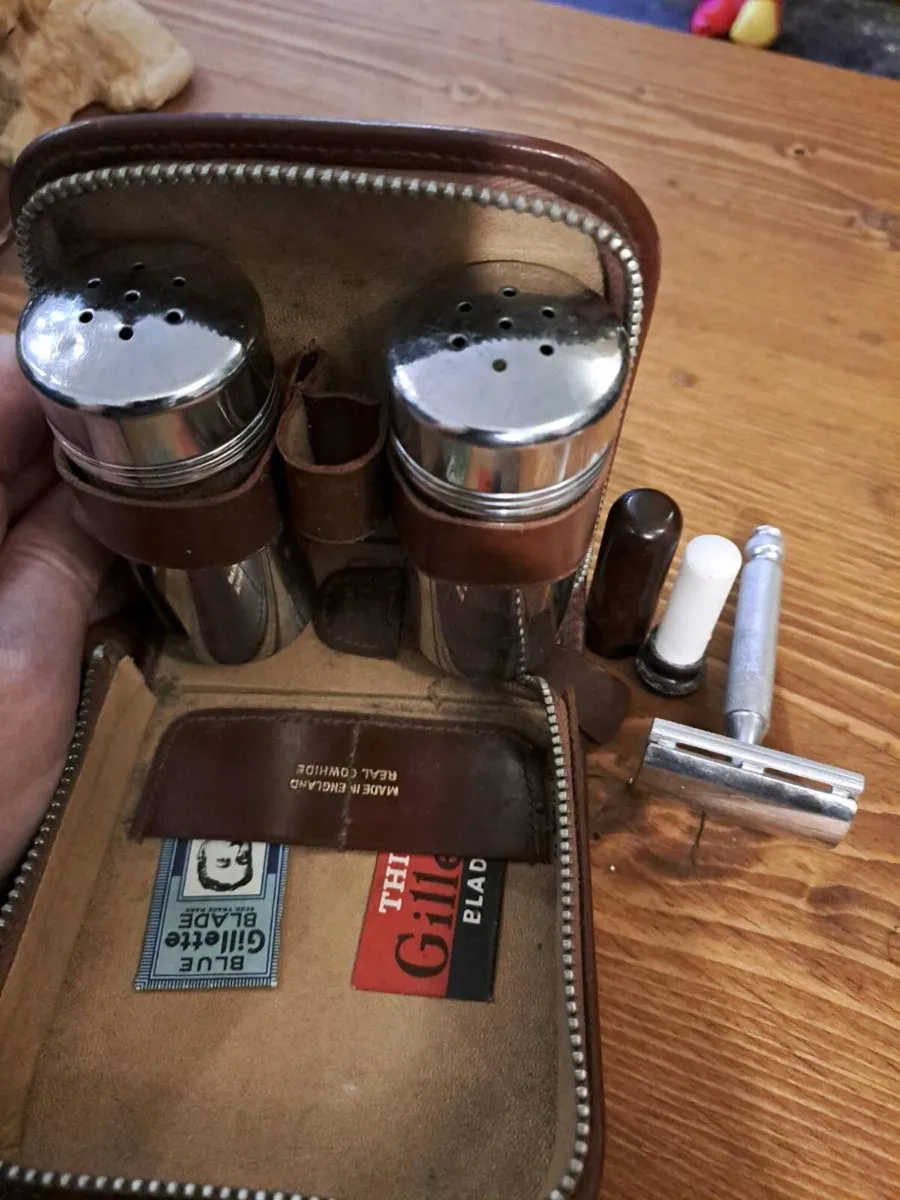 Vintage 1950s Gillette Travel Shaving Set - Image 4