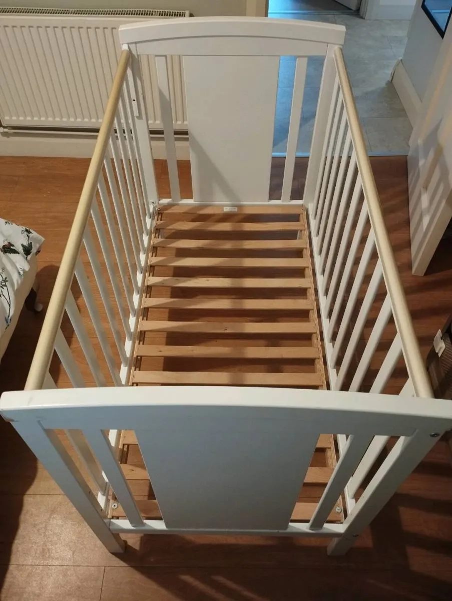 Toddler bed and cot - Image 2