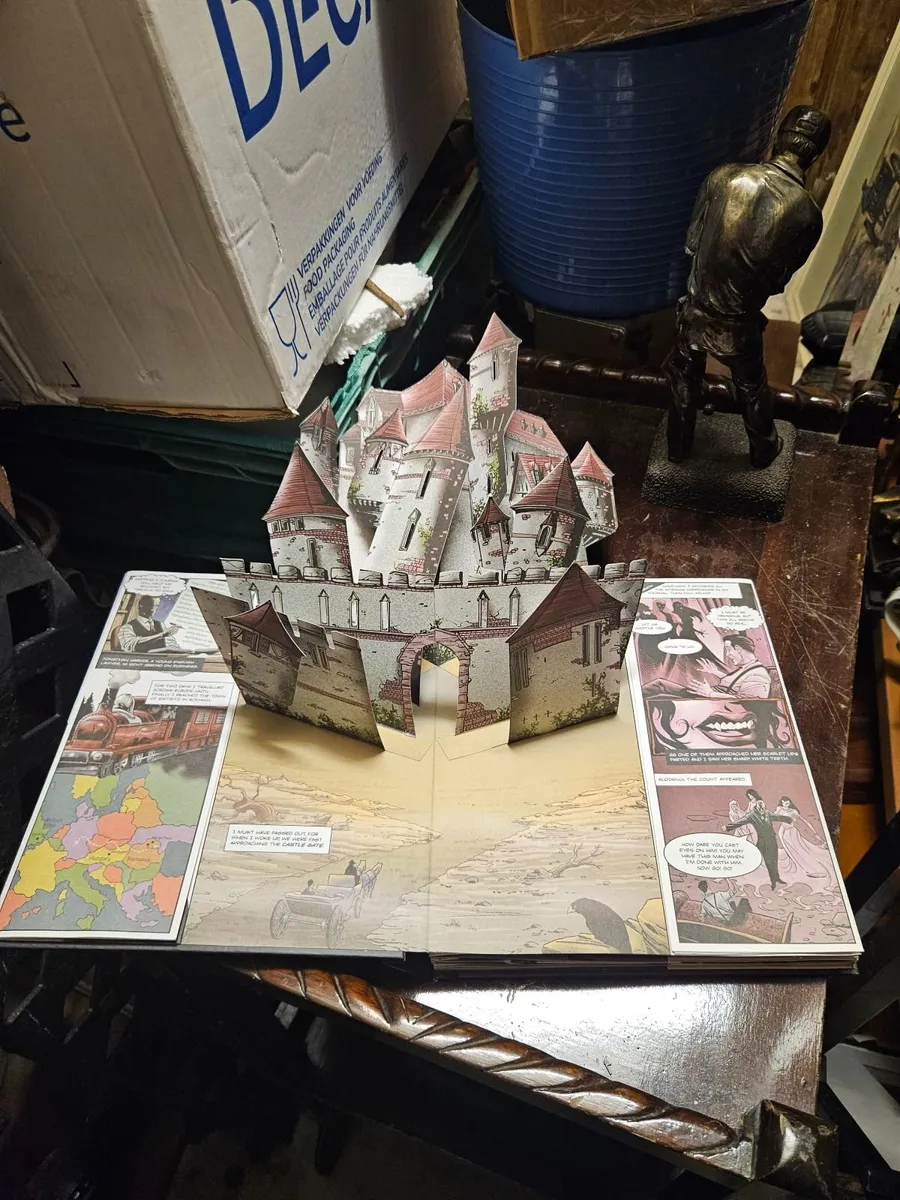 Dracula Pop Up Book - Image 4