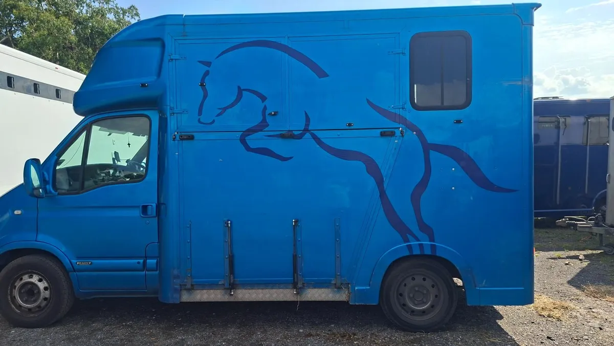 Horse van - Image 1