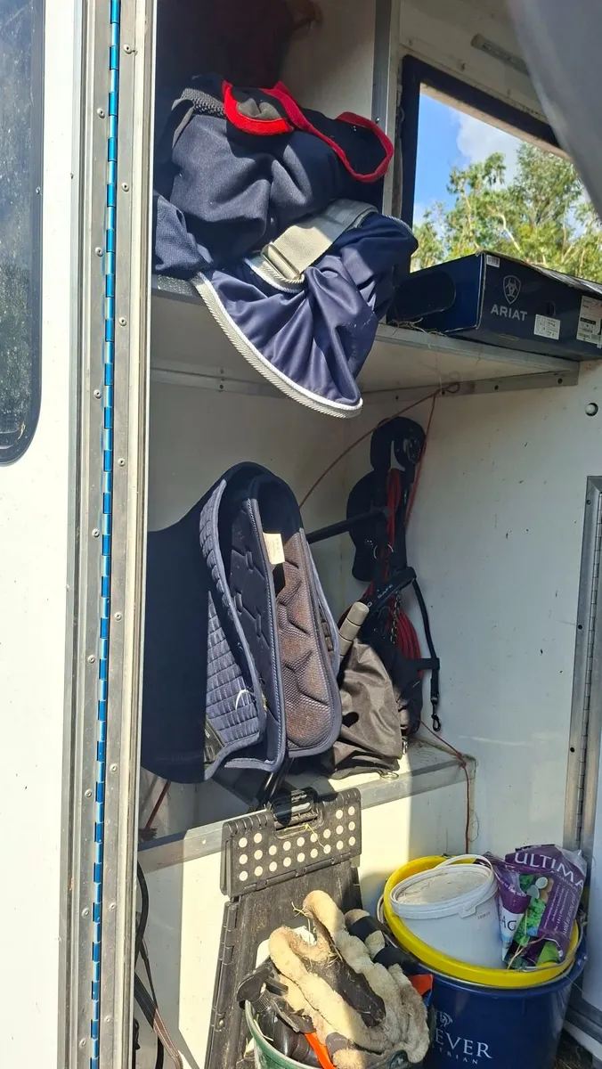 Horse van - Image 4