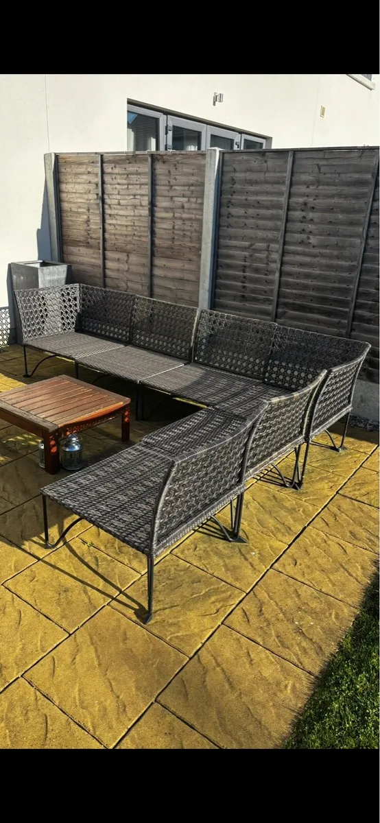 Outdoor dining - Image 2