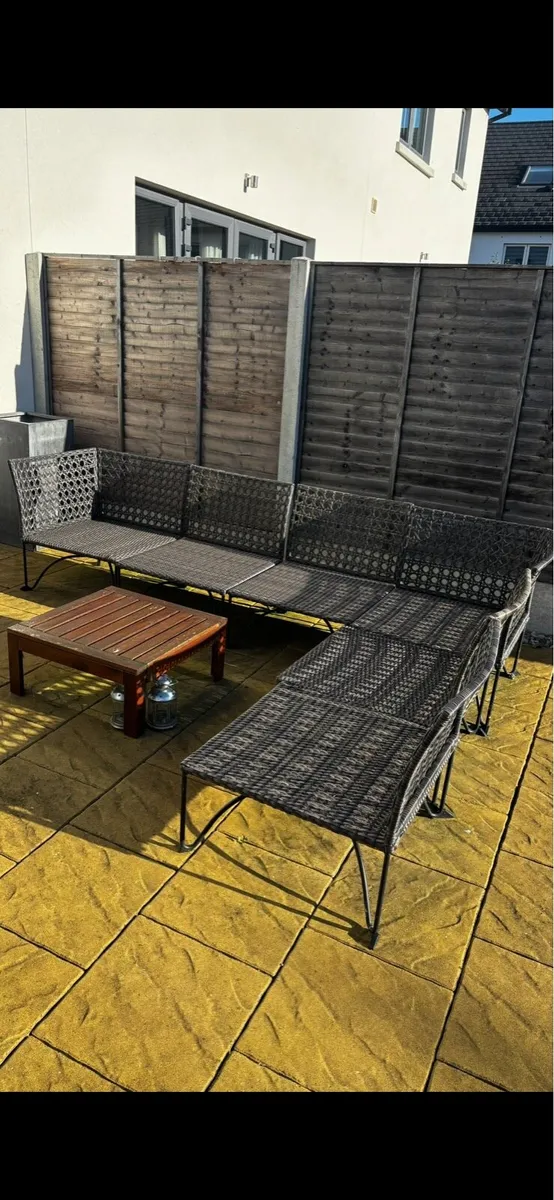 Outdoor dining - Image 3