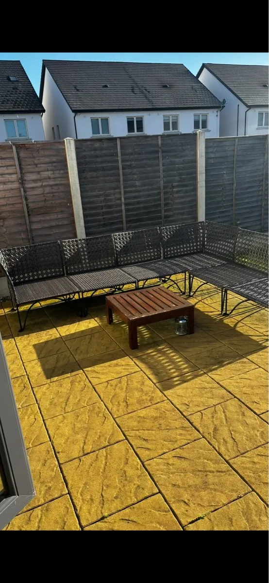 Outdoor dining - Image 4