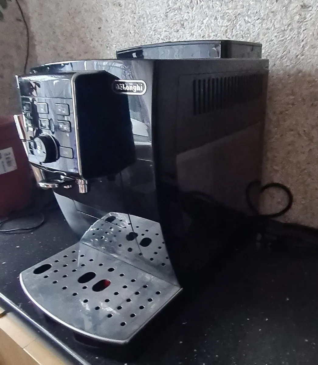 De’Longhi Magnifica Bean-to-Cup Coffee Machine - Image 4