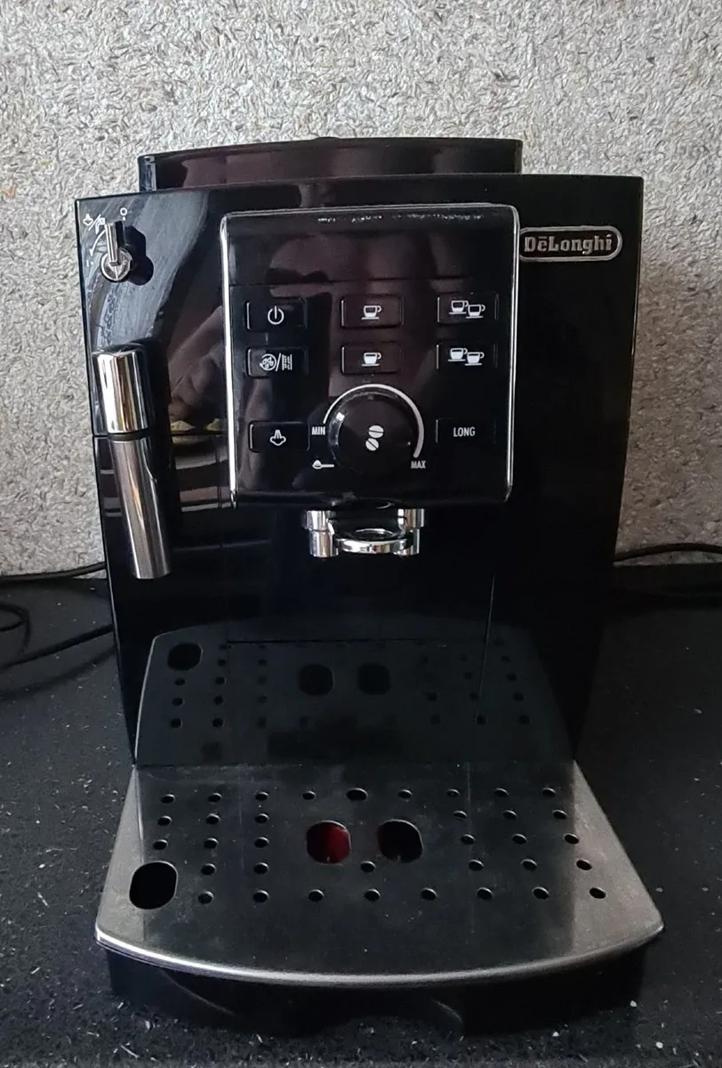 De’Longhi Magnifica Bean-to-Cup Coffee Machine - Image 3