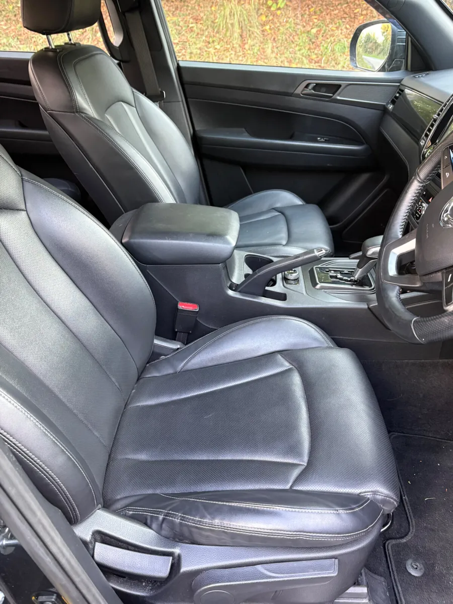 SsangYong Musso 2022 Luxury 5 seater Tax 333euro - Image 4