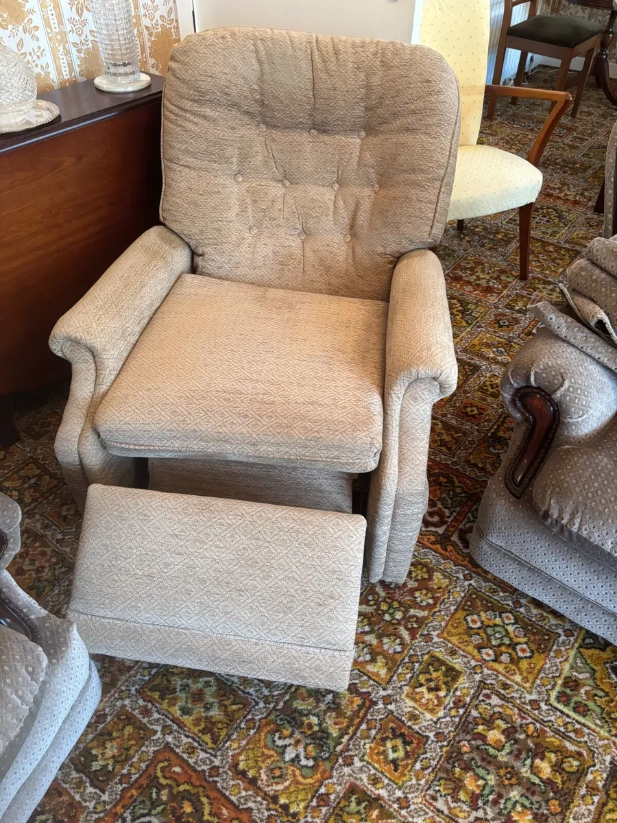 Recliner chair - Image 1