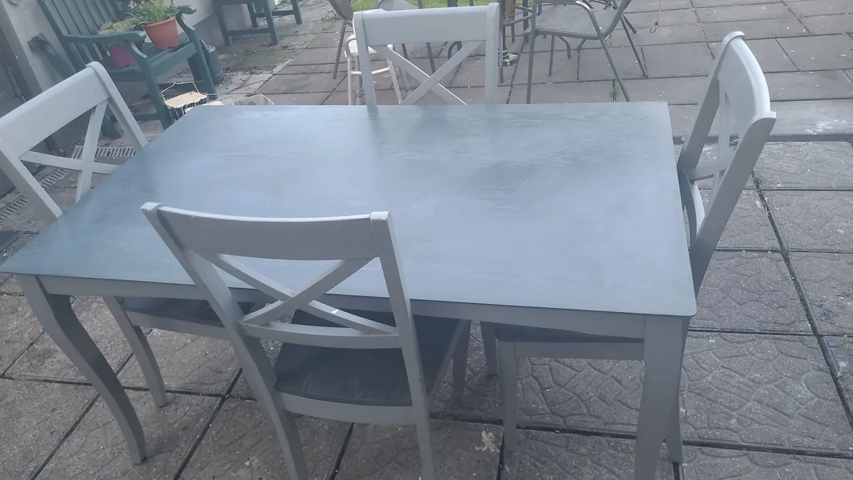 Kitchen table - Image 1