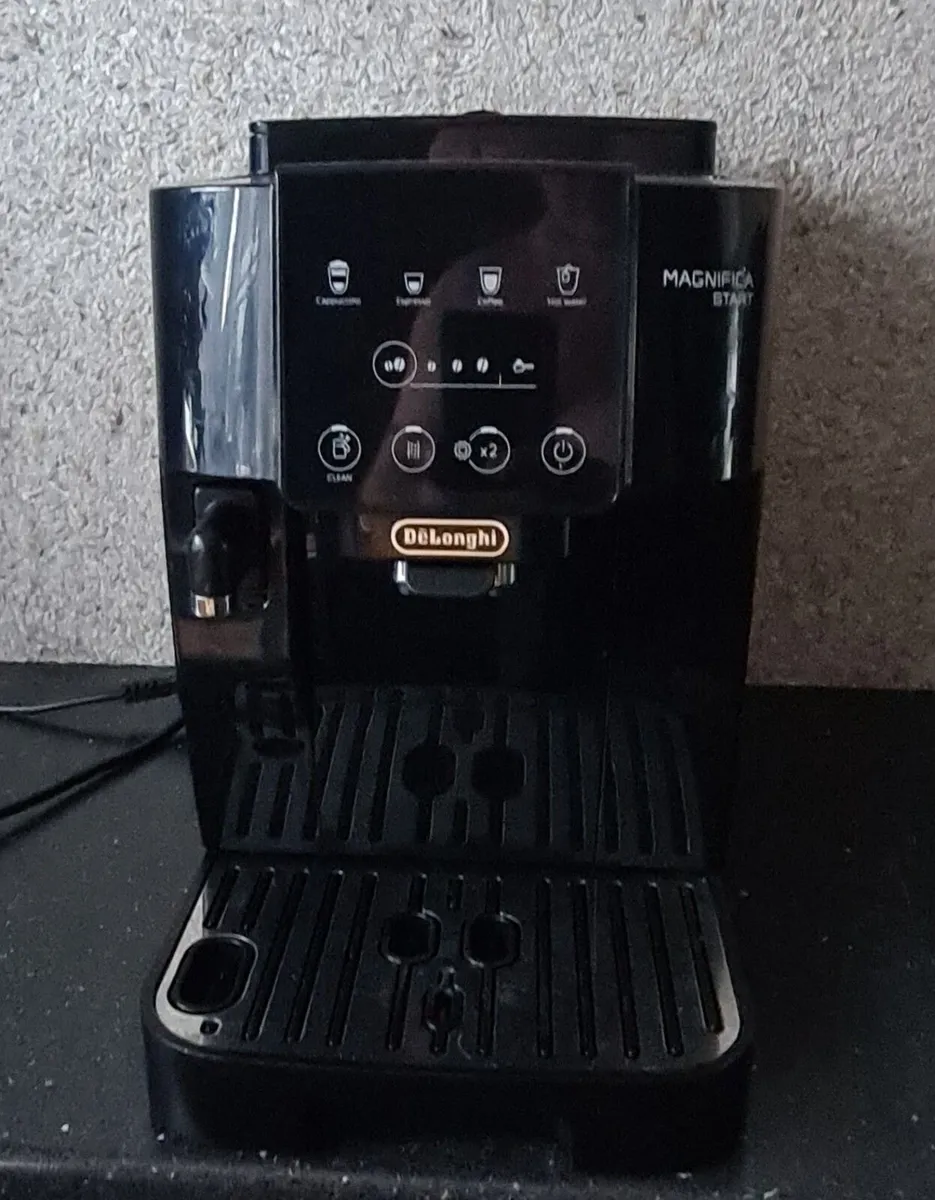 Lovely De’Longhi Magnifica Start Bean-to-Cup Coffe - Image 1