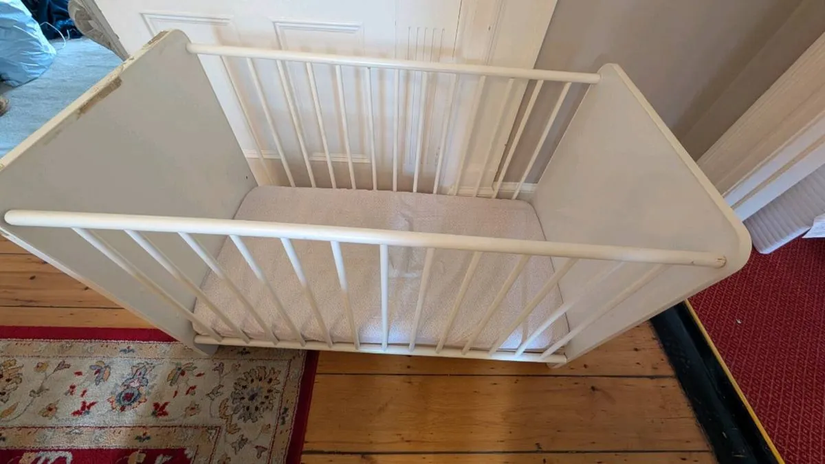 Crib/ toddler bed - Image 3