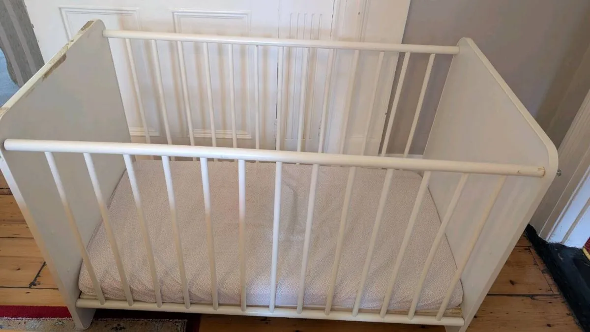 Crib/ toddler bed - Image 1