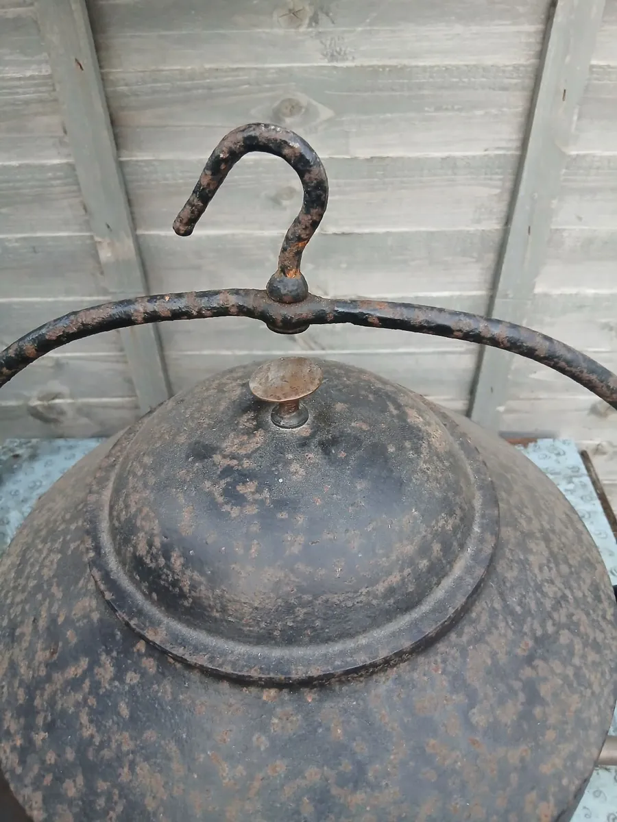 Antique cast iron kettle/ water boiler - Image 1