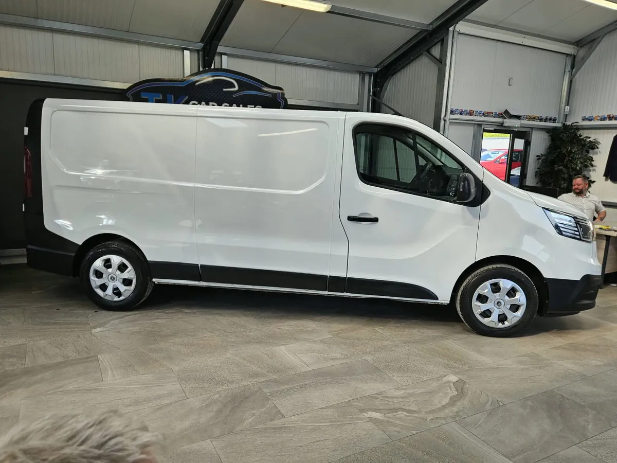 231 RENAULT TRAFIC COMMERCIAL - Image 3