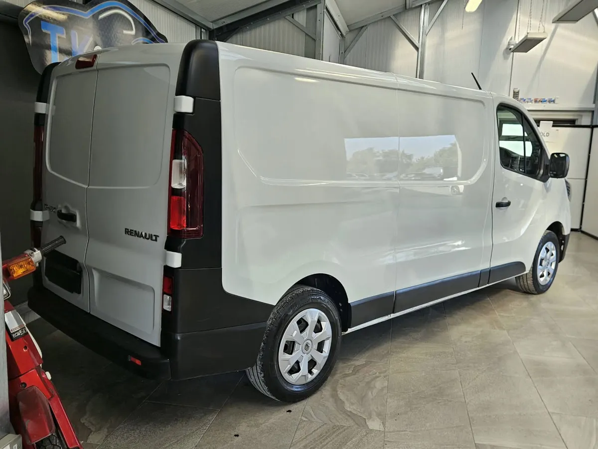 231 RENAULT TRAFIC COMMERCIAL - Image 2