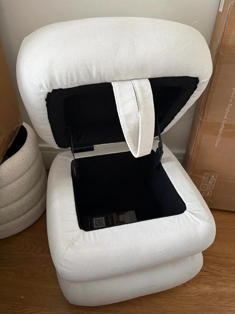 Laura James Ottoman Brand New - Image 3