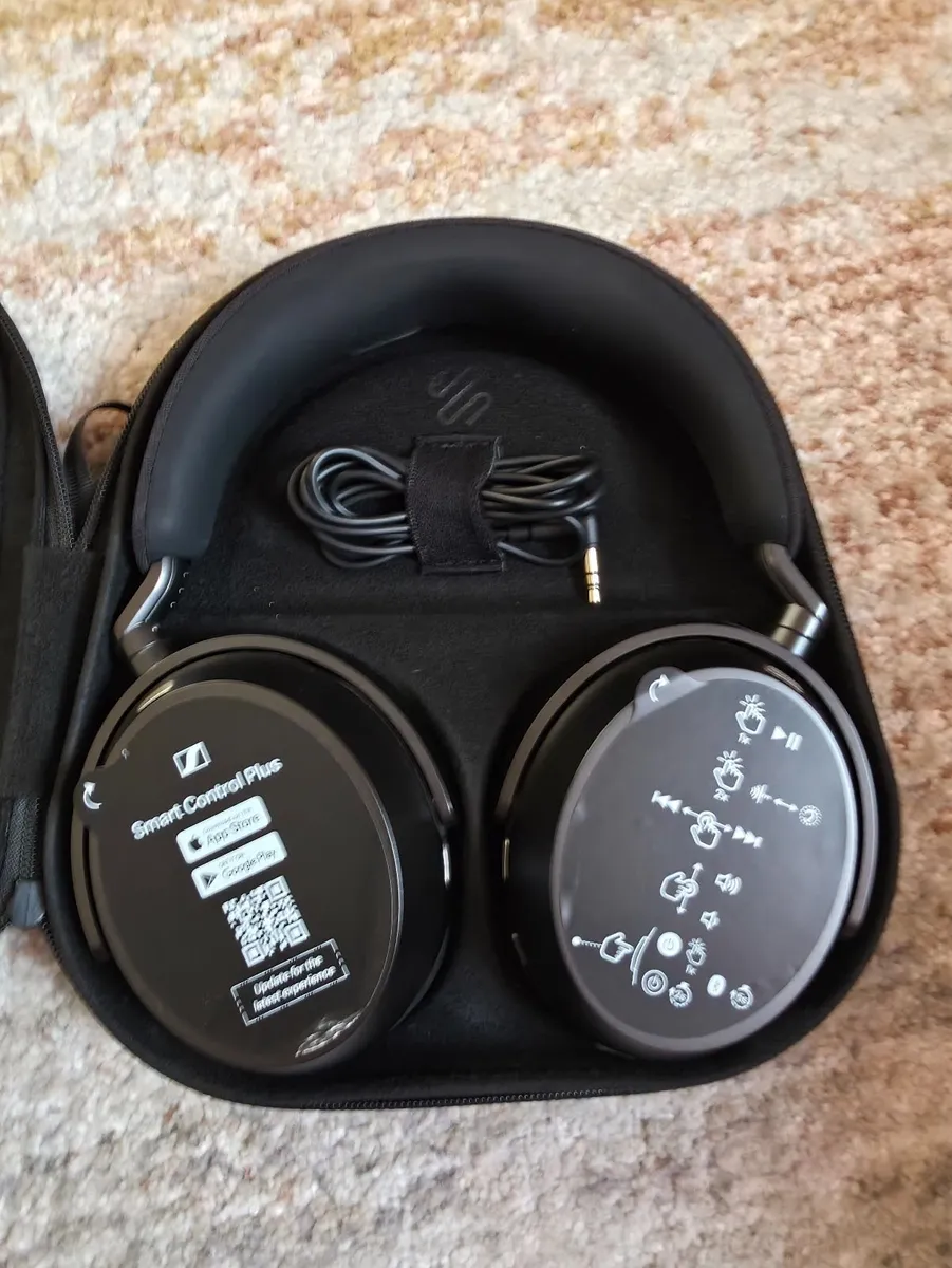 Sennheiser MOMENTUM 5 Wireless Headphones - Image 3