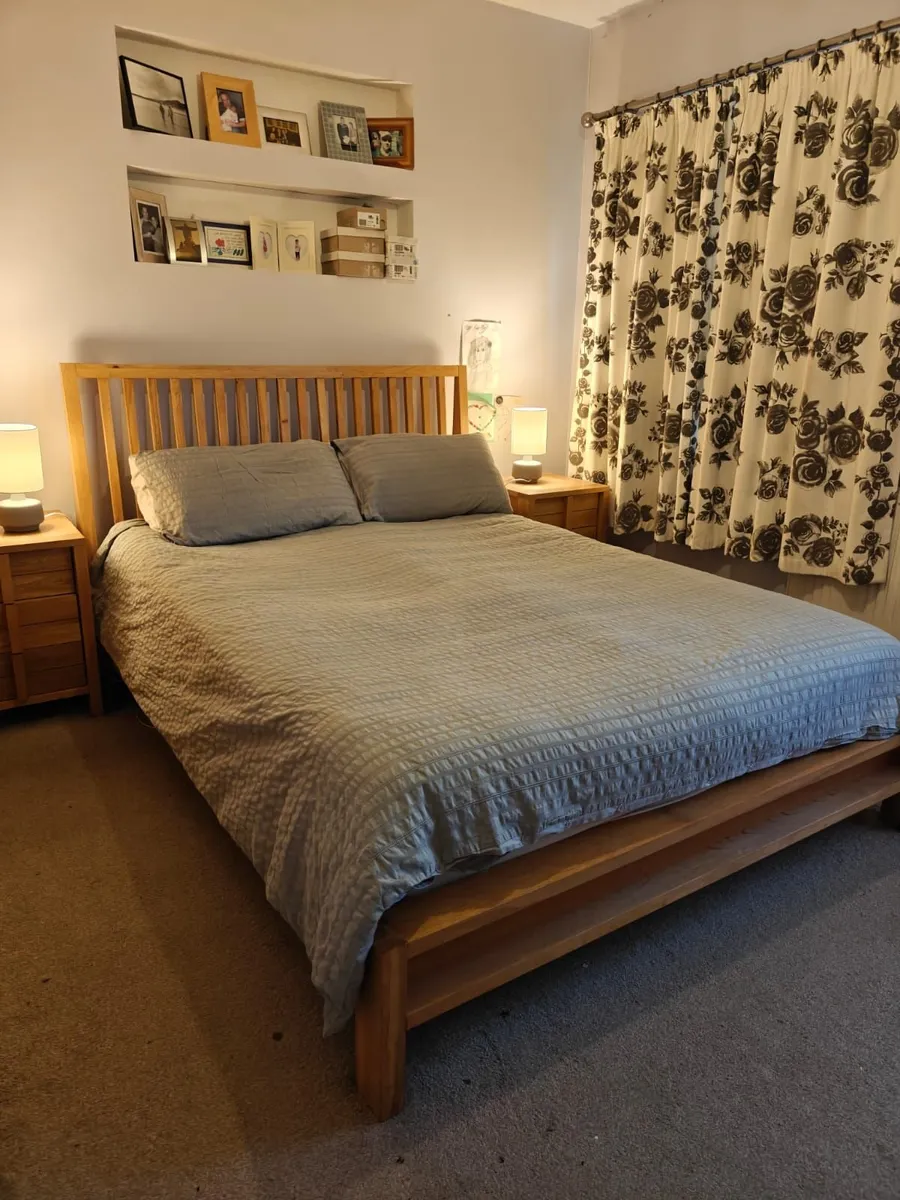 Willis & Gambier 5ft bedframe - open to offers - Image 1