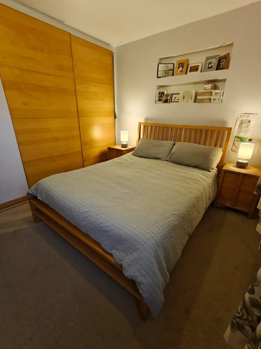 Willis & Gambier 5ft bedframe - open to offers - Image 2