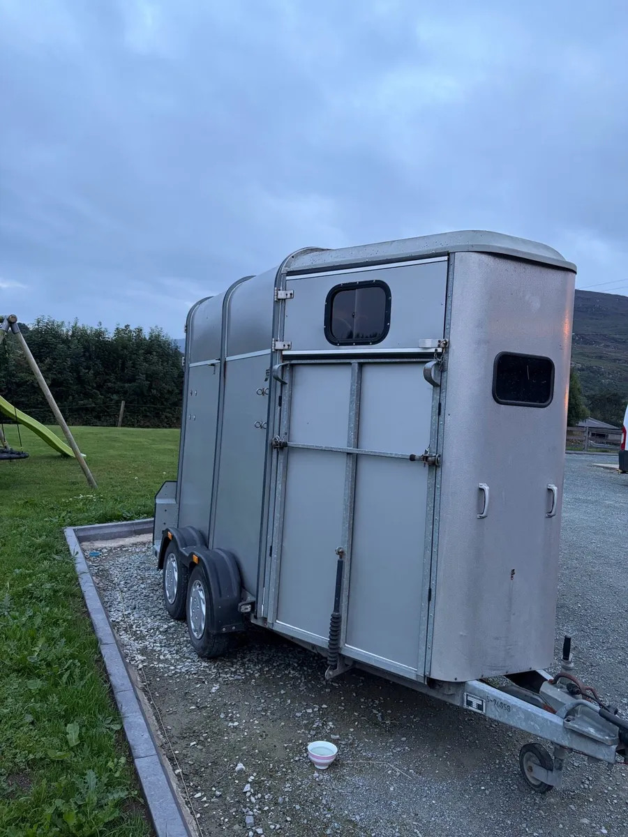 Horses box - Image 1