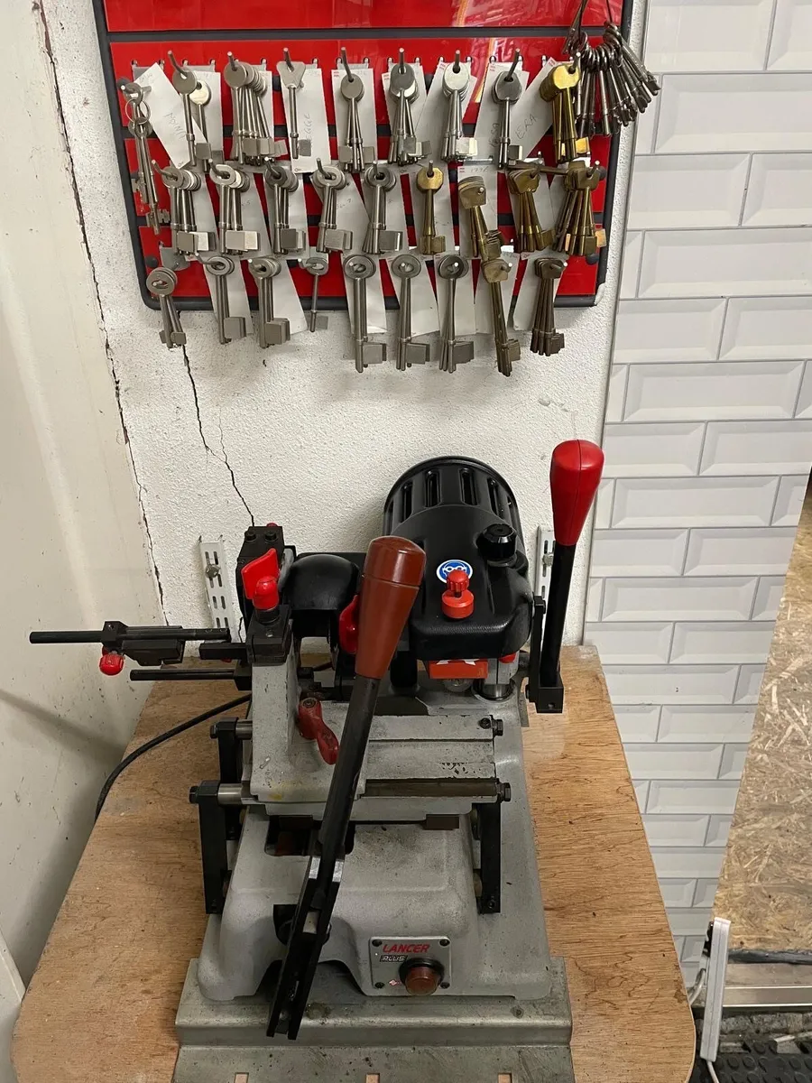 Key Cutting Machine - Image 1