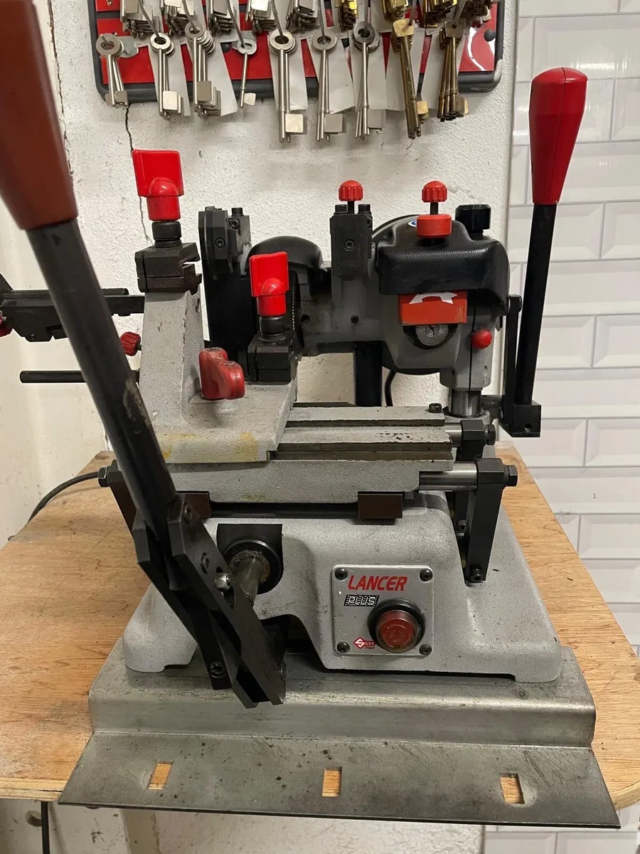Key Cutting Machine - Image 2