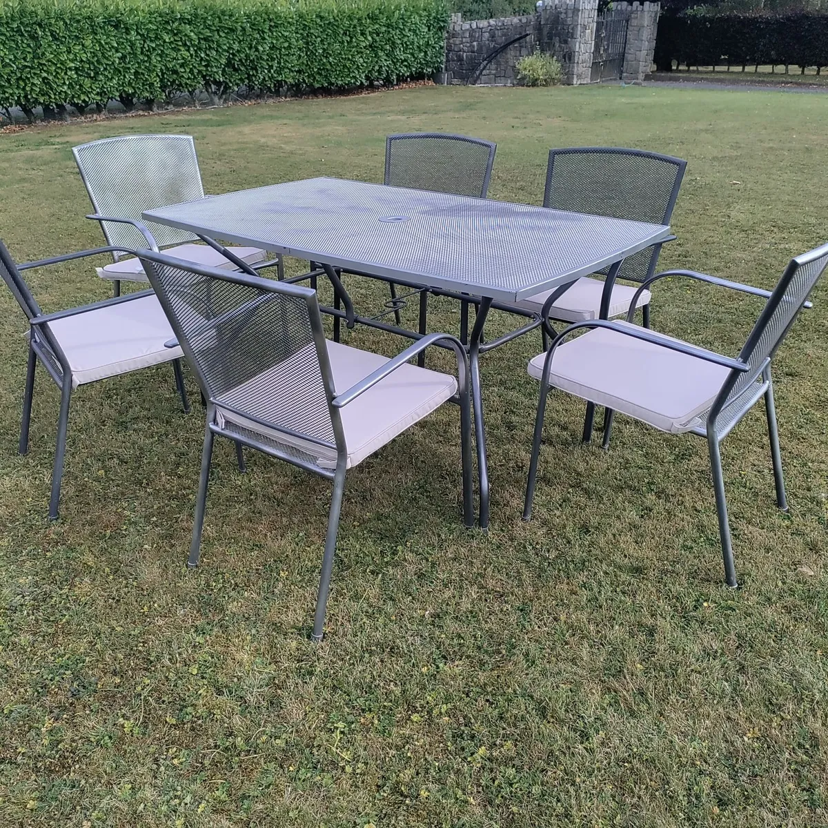 Garden table and chairs - Image 4