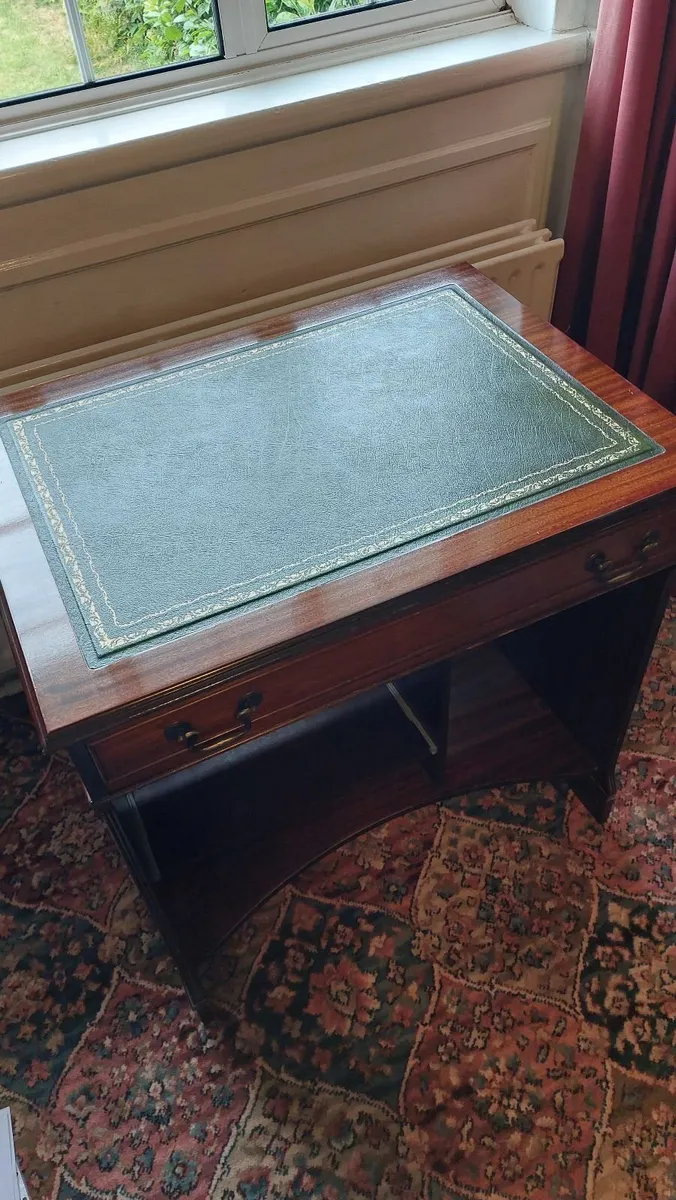 Mahogany desk with green leather inlay - Image 1