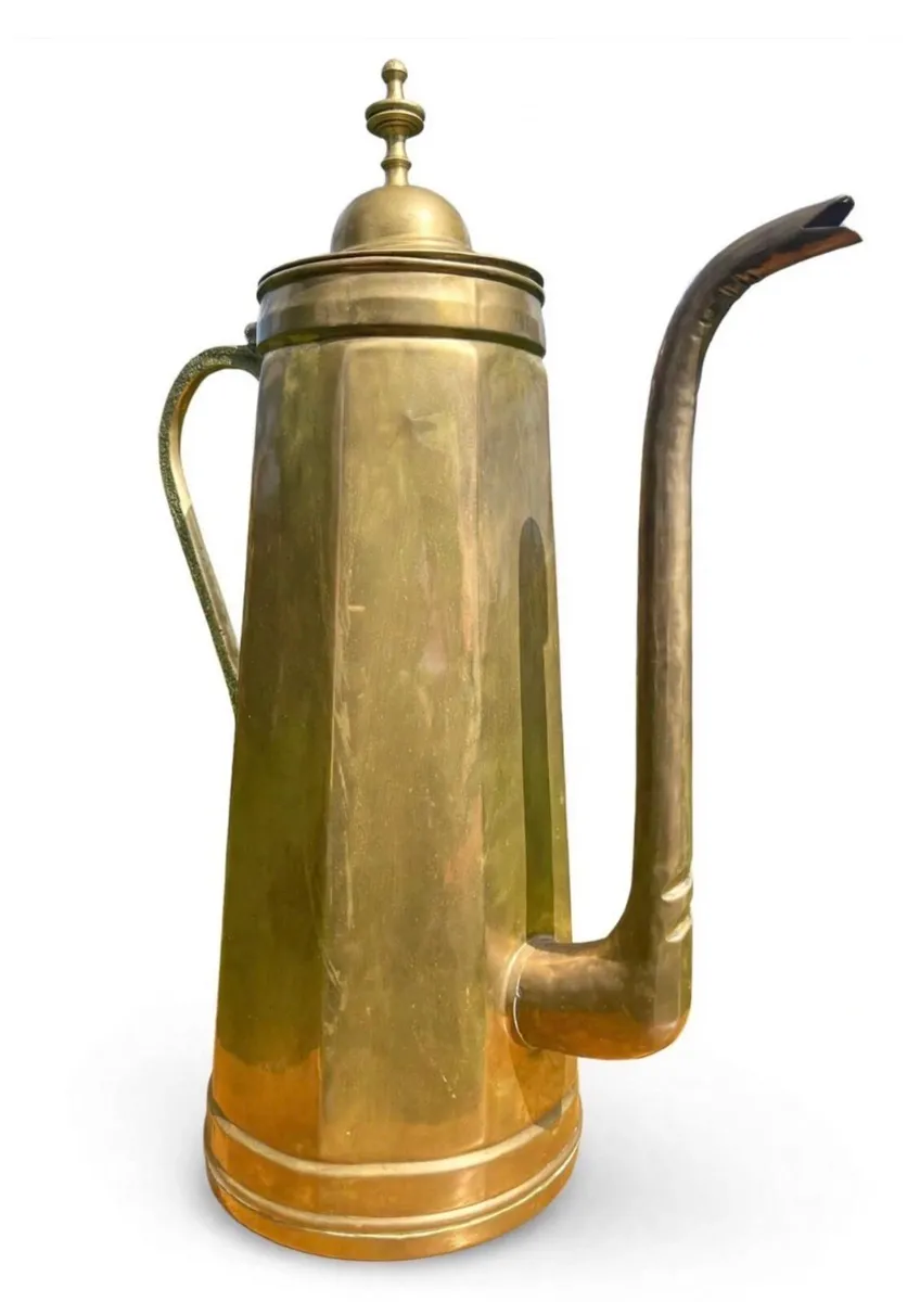 Vintage hand hammered brass Dallah - Image 1