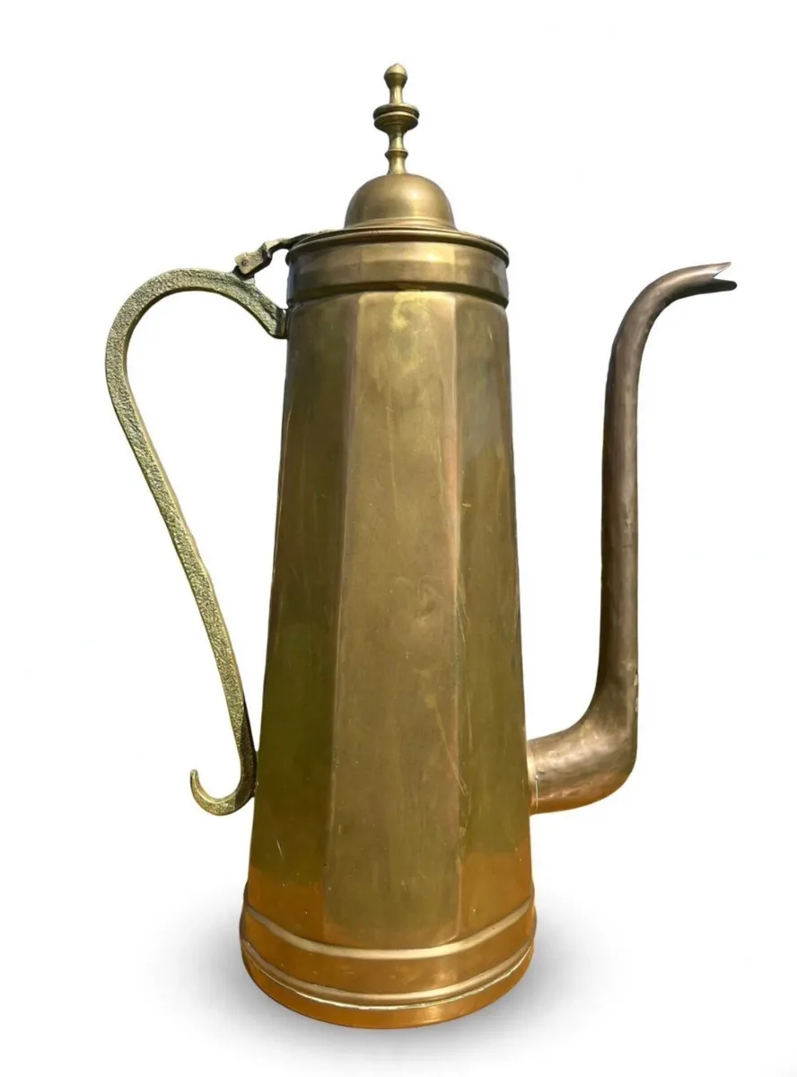 Vintage hand hammered brass Dallah - Image 2
