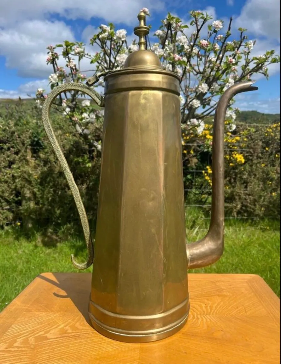 Vintage hand hammered brass Dallah - Image 4