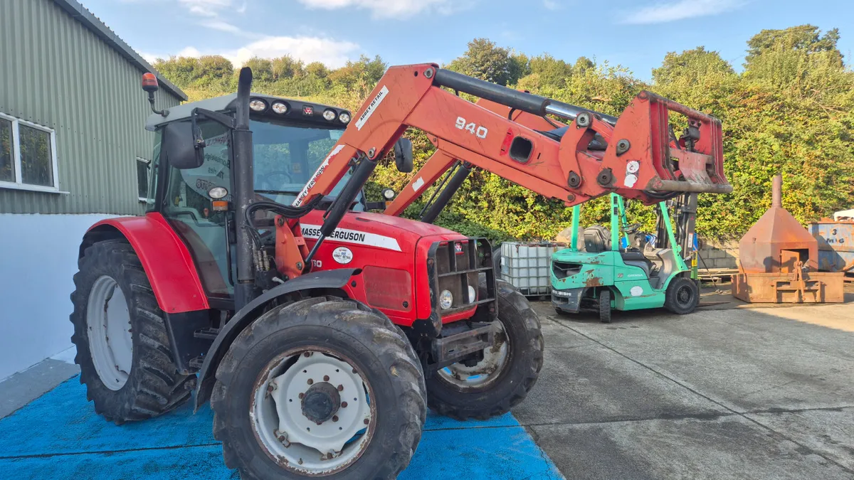 MASSEY FERGUSON 5460 & LOADER - Image 3