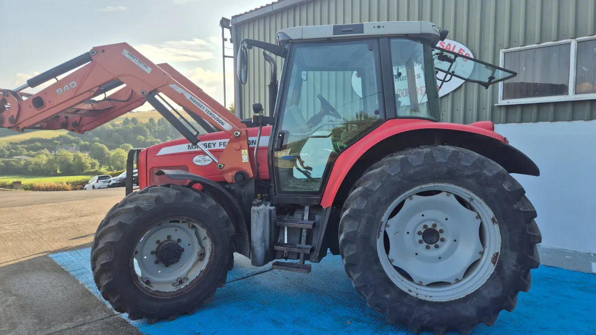 MASSEY FERGUSON 5460 & LOADER - Image 2