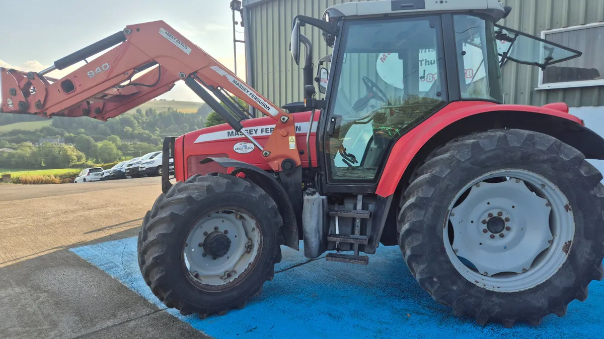 MASSEY FERGUSON 5460 & LOADER - Image 4