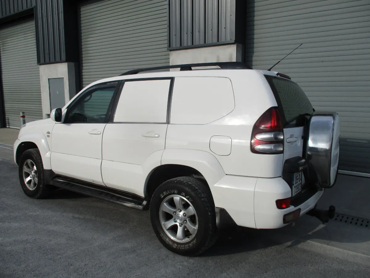Toyota Land Cruiser 2005 - Image 2