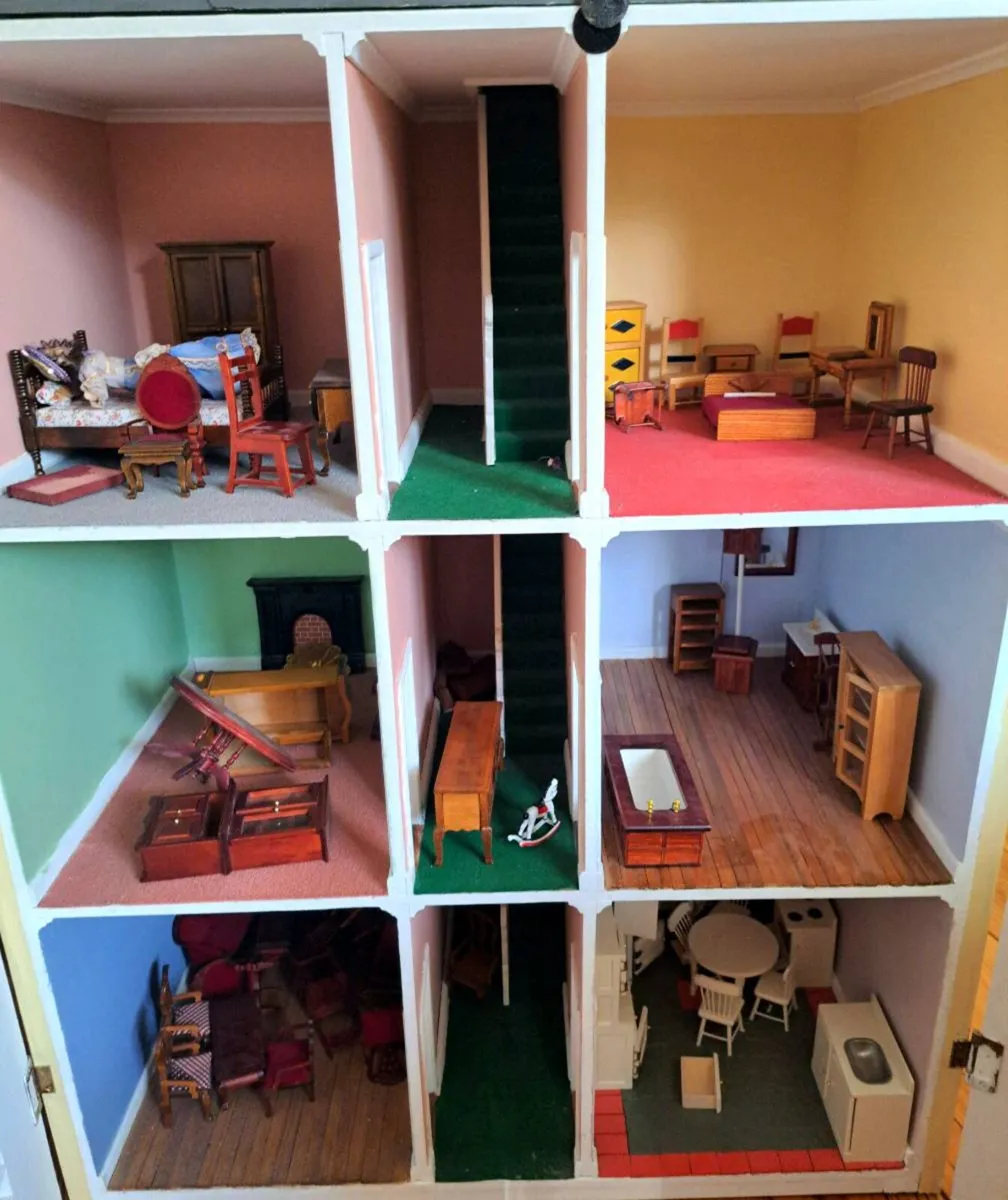 Dolls house - Image 3