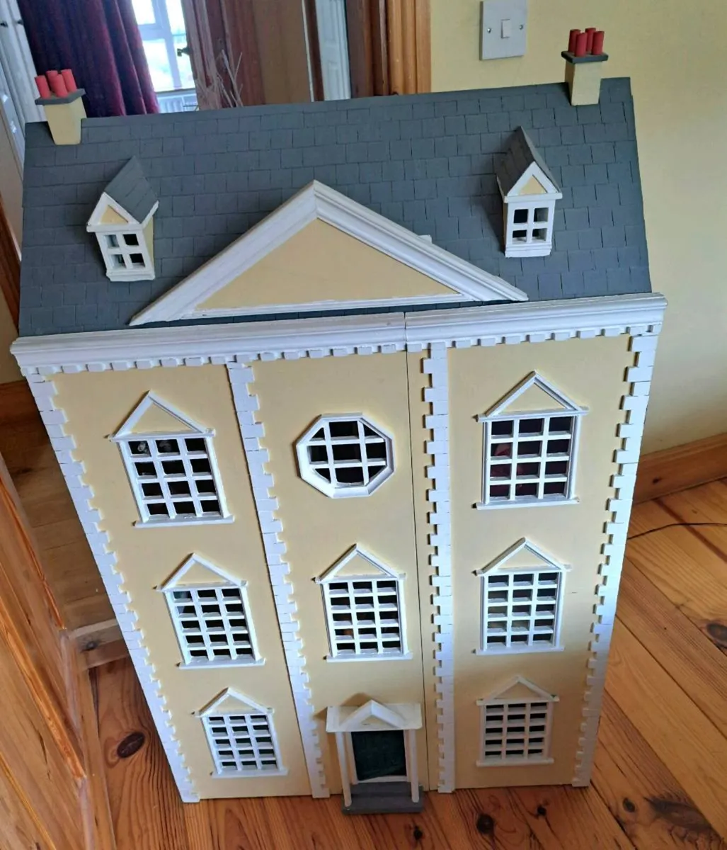 Dolls house - Image 1