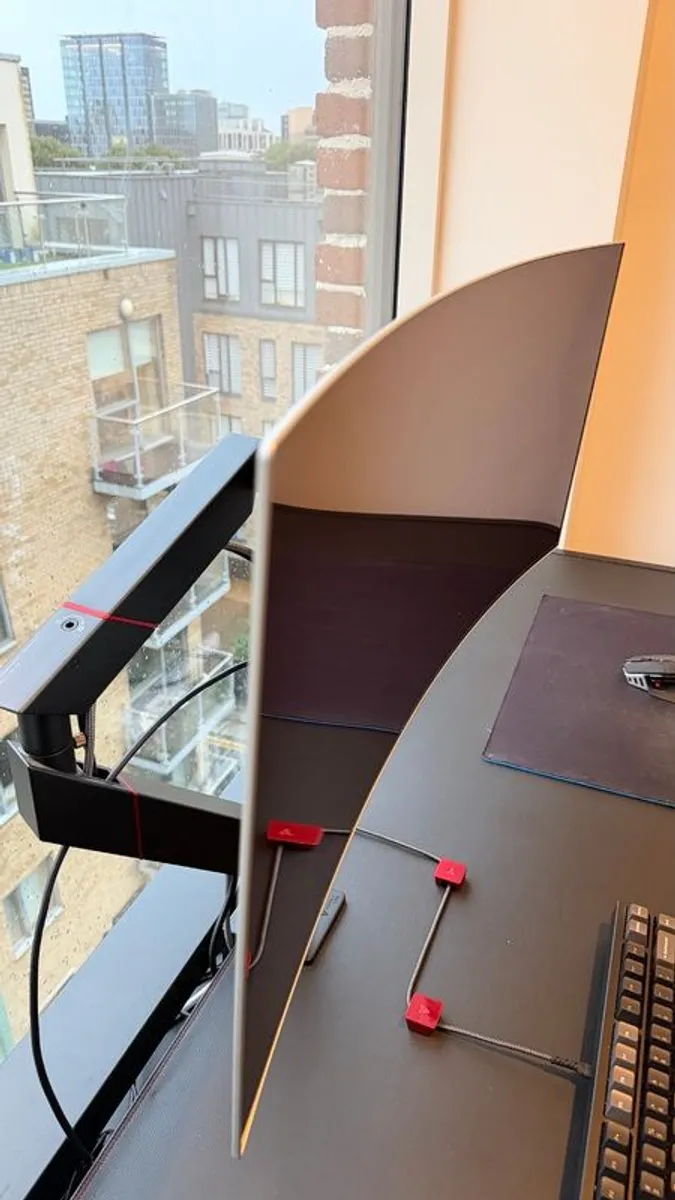 Secretlab MAGNUS desk + monitor arm + desk mat - Image 3