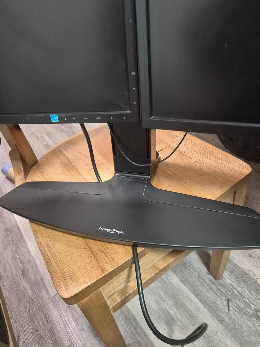 Plug and play dual monitor setup - Image 1