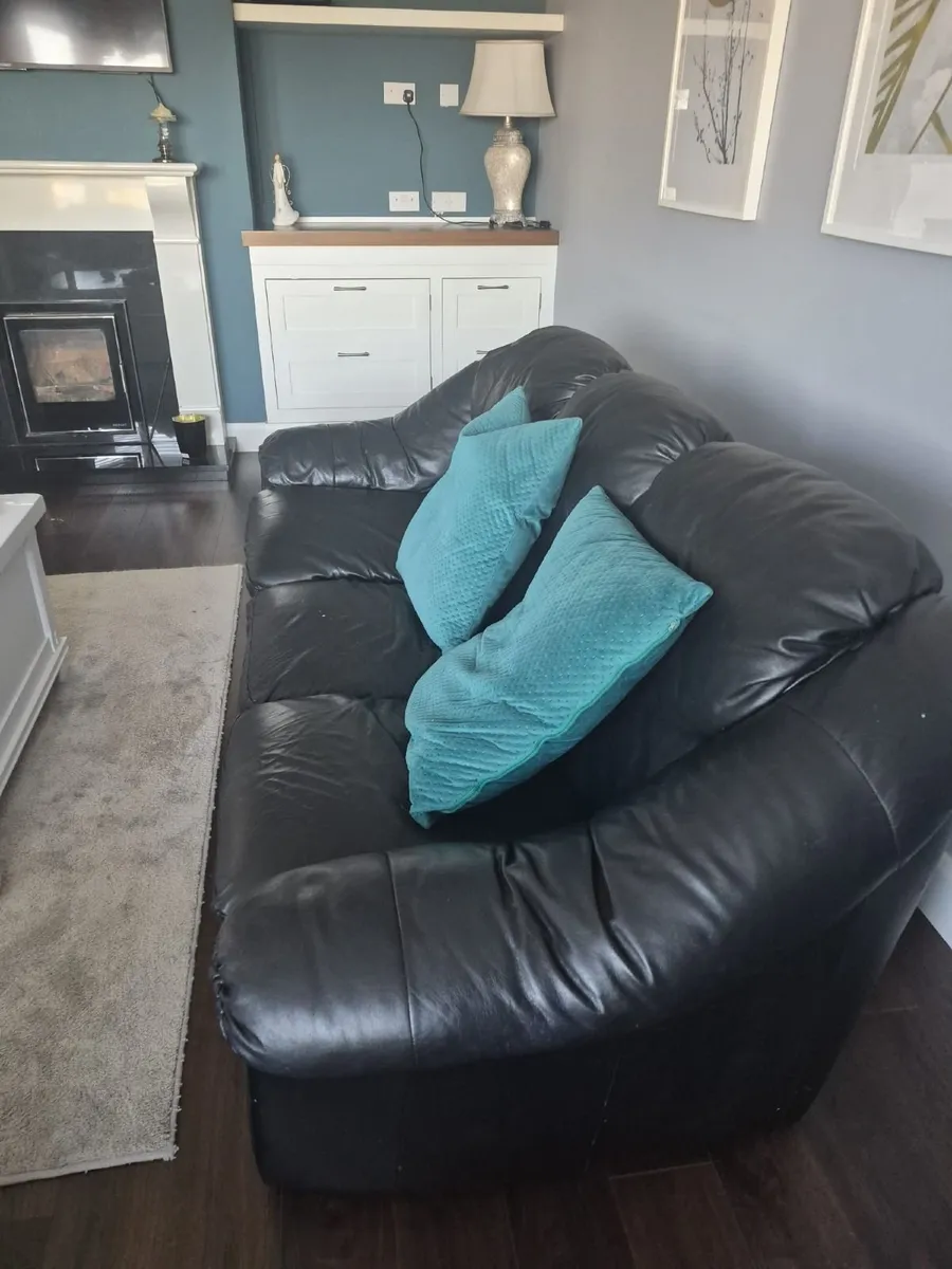 Complete Leather 3-2-1 Sitting Room Suite & Furnit - Image 1