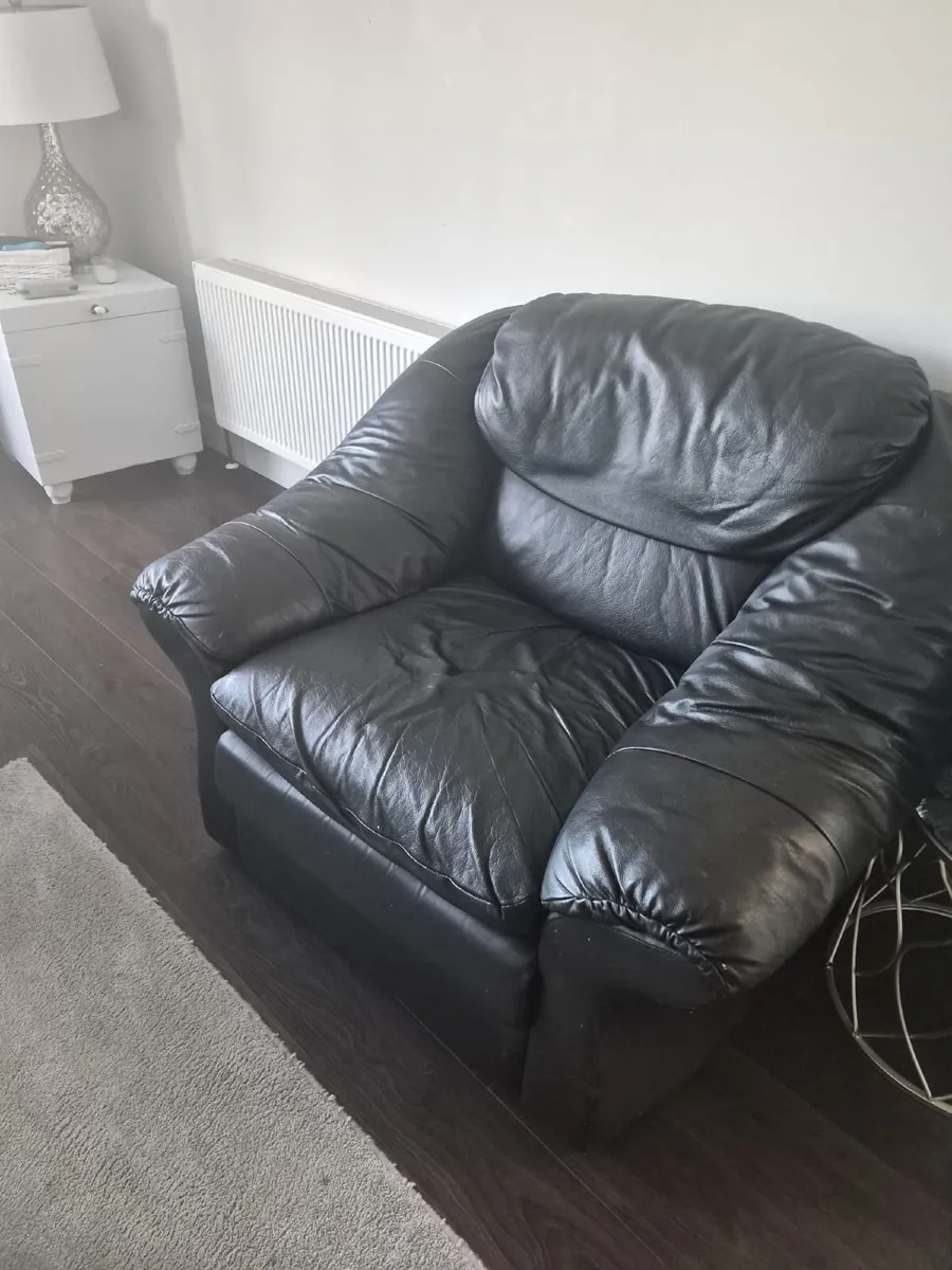 Complete Leather 3-2-1 Sitting Room Suite & Furnit - Image 4