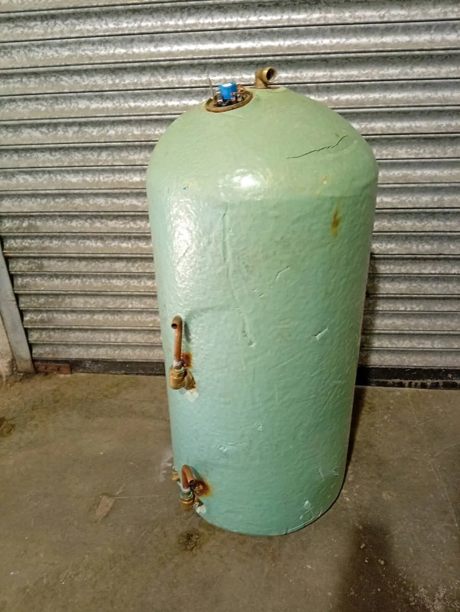 140l hot water tank - Image 1