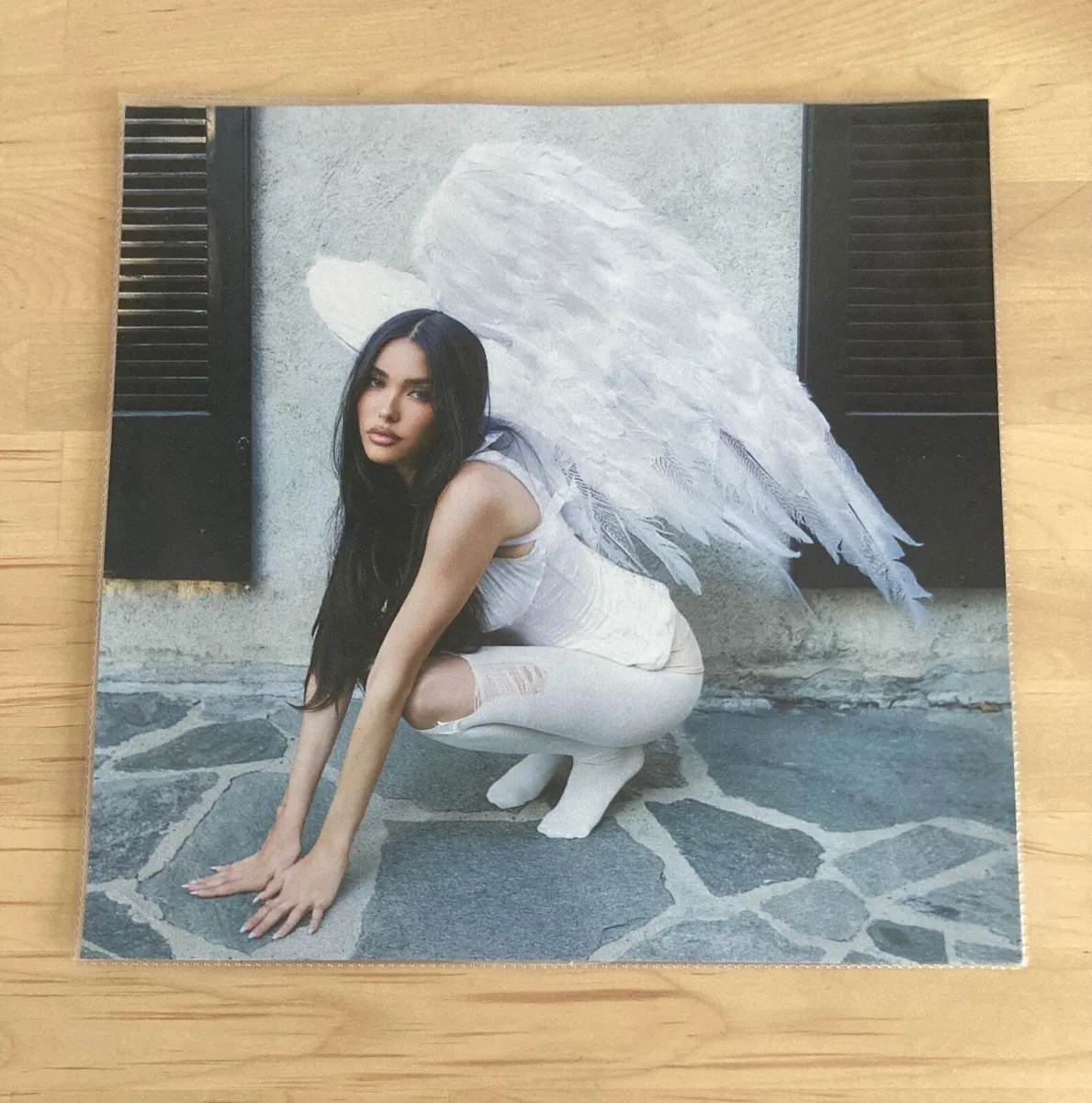 Madison Beer Urban Outfitters US Ltd Ed Heart Viny - Image 3
