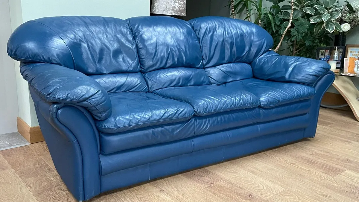2+3 seater blue leather sofas. - Image 3