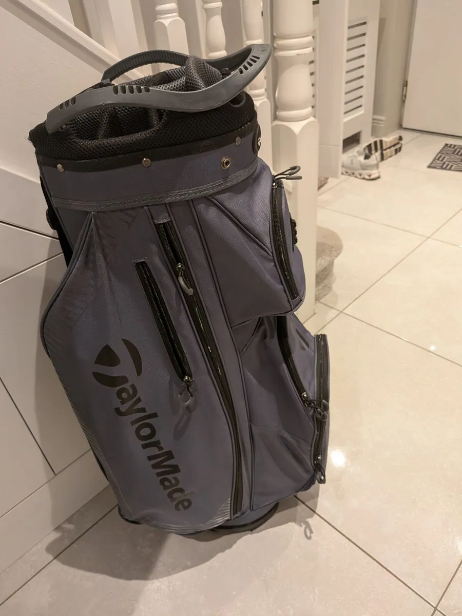 Taylormade cart golf bag - Image 1